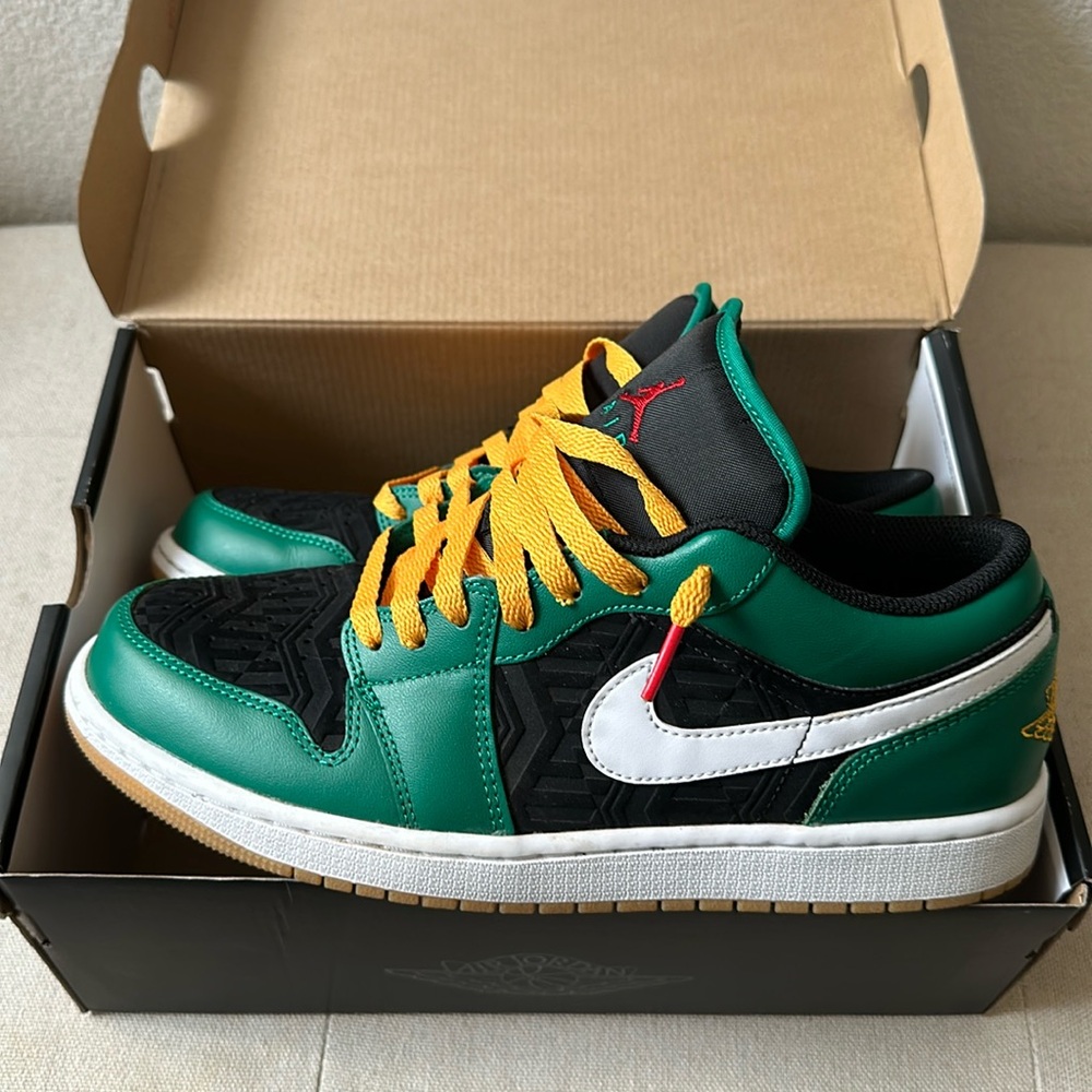 Air Jordan 1 Low SE “Christmas” - Men’s Size 9.5